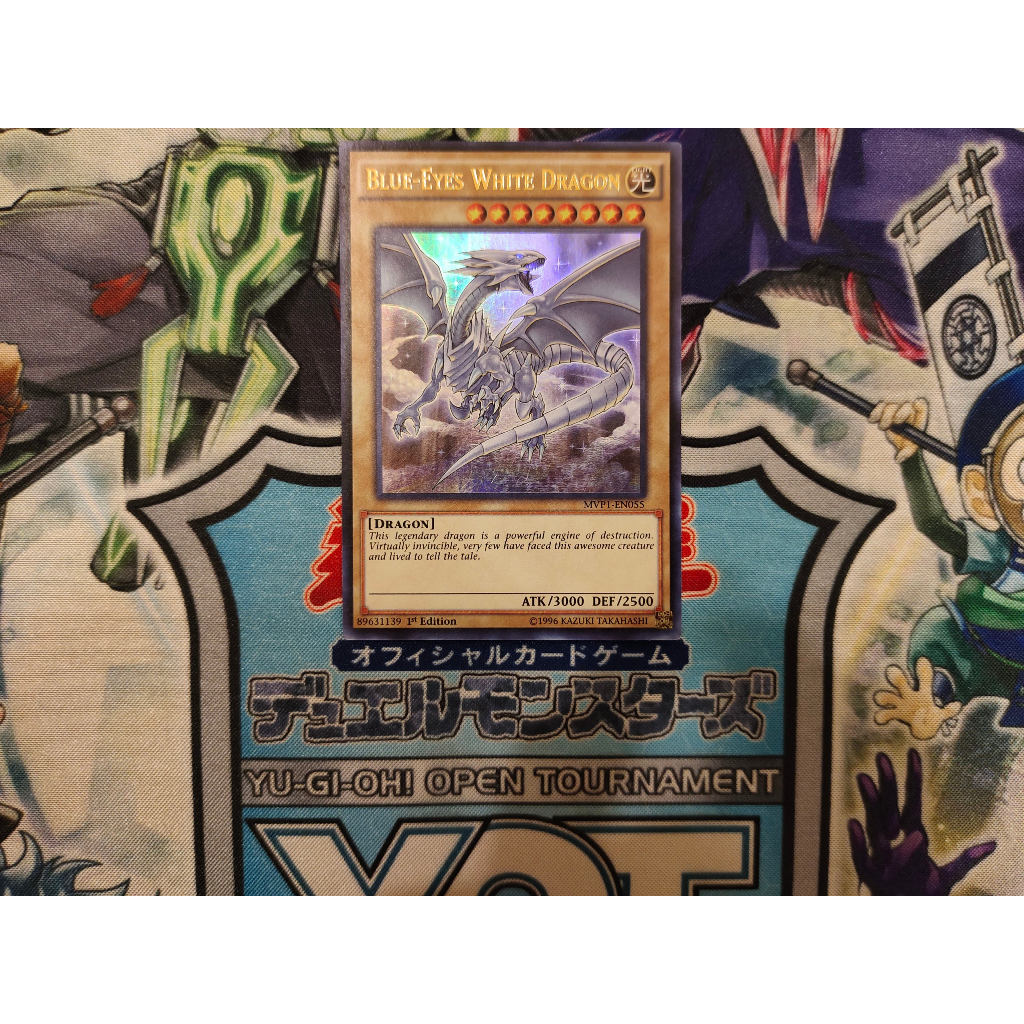 Thẻ bài Yugioh chính hãng Blue-Eyes White Dragon - MVP1-EN055 - Ultra Rare 1st Edition