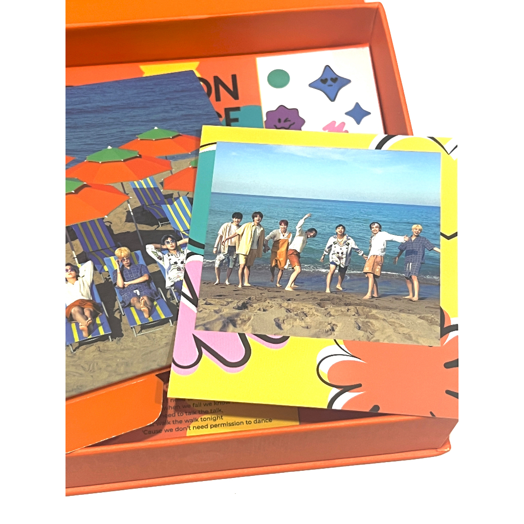 BANGTAN - STRAWBERRY GARDEN