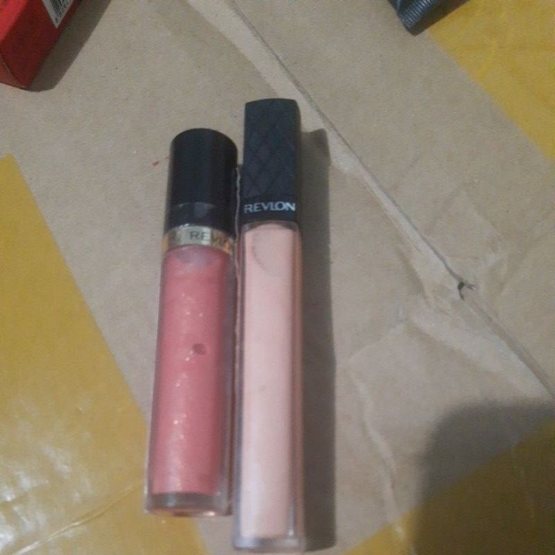 SON DƯỠNG CÓ MÀU TRÁI HOI HƠI HƠI DA PHẢI GIỐNG PHẤN HE CÓ CHÚT NHŨ REVLON