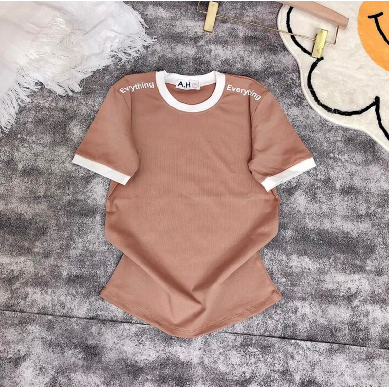 Áo thun tay ngắn cổ tròn in chữ