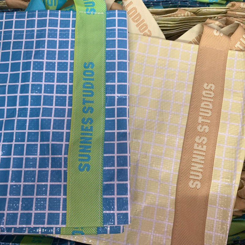 SUNNIES STUDIOS TÚI VÀ XỊT VỆ SINH KÍNH