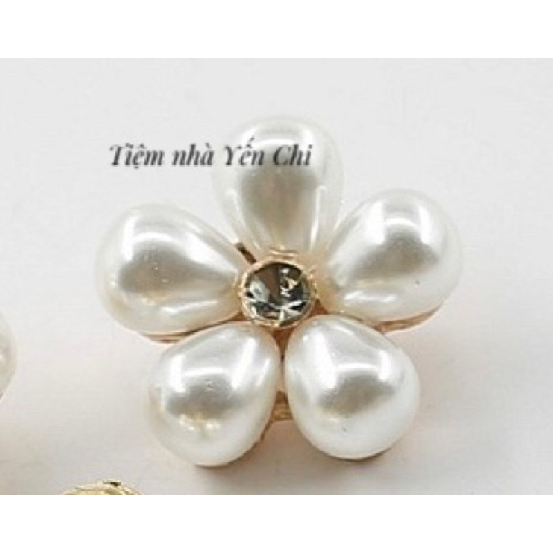 1 Cúc,khuy,nút ngọc trắng nhuỵ đá  Cỡ 1.9cm và 2.2cm