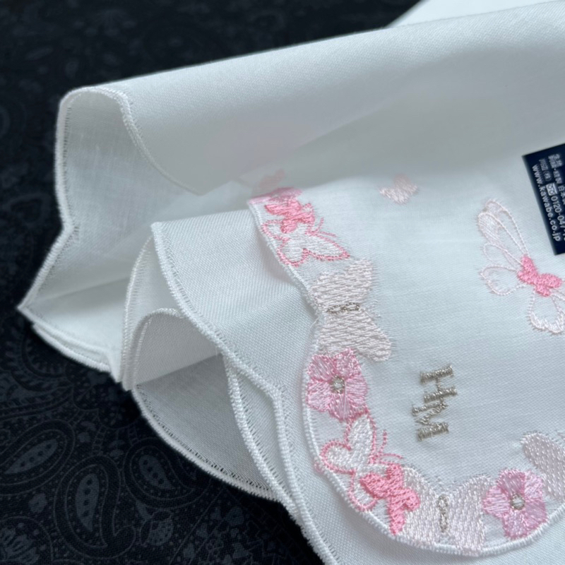 Khăn tay thêu nổi Nhật Bản. Kích thước 48 x 48 cm. Có sẵn