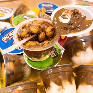 1 cốc socola bánh quy viên thơm ngon béo ngậy