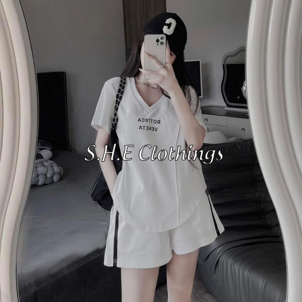 Set Bộ Thể Thao Nữ Áo Phông BOTTECA Cổ V Màu Trắng Ngăn Tay Kèm Quần Short Đùi Phối Viền Đen Freesize S016