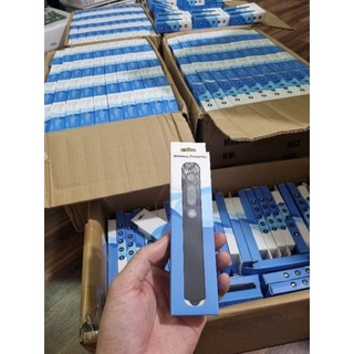 Bút trình chiếu V1 dạy học nút ấn nhạy, chống bám vân tay nhỏ gọn, Bút chỉ slide tia màu đỏ. Kèm pin