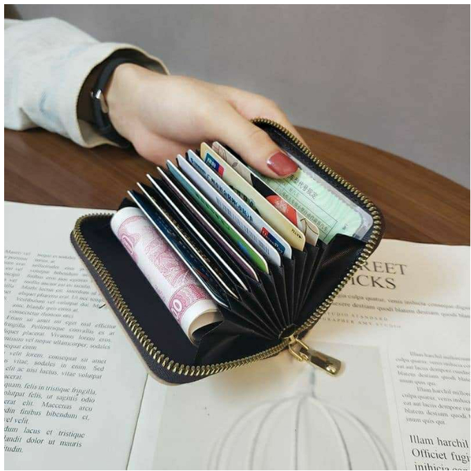 Ví nữ mini da đen đính hoa trà