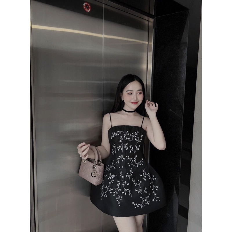 Đầm taptak 2s thêu hoa nhí