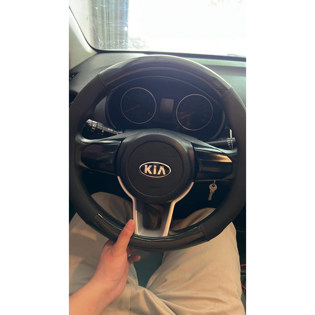 [Có LoGo Theo Hãng Xe] Bọc Vô Lăng Vân Cacbon Cao Cấp - Vừa Cho Xe 4 Chỗ, 7 Chỗ - Full Logo Các Hãng Xe - Kích Cỡ 38Cm | BigBuy360 - bigbuy360.vn