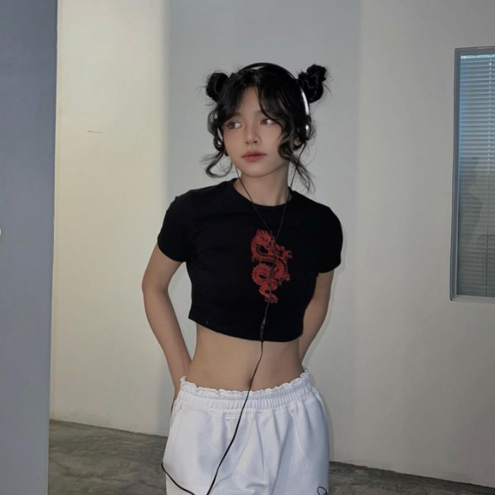 Áo Croptop ngắn ôm body đen in hoạ tiết cá tính StyleGenZ