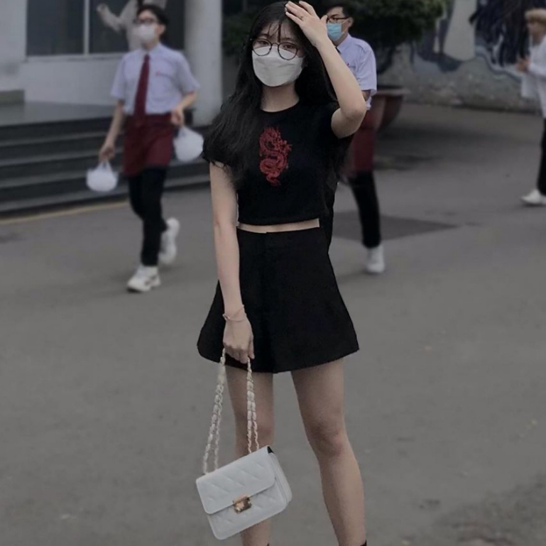 Áo Croptop ngắn ôm body đen in hoạ tiết cá tính StyleGenZ