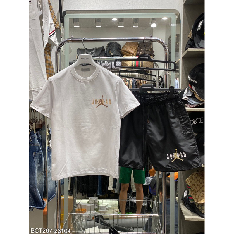 Bộ cộc thể thao hoạ tiết sau lưng nổi bật ,lên dáng cực đẹp