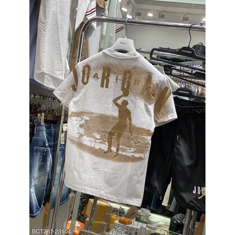 Bộ cộc thể thao hoạ tiết sau lưng nổi bật ,lên dáng cực đẹp