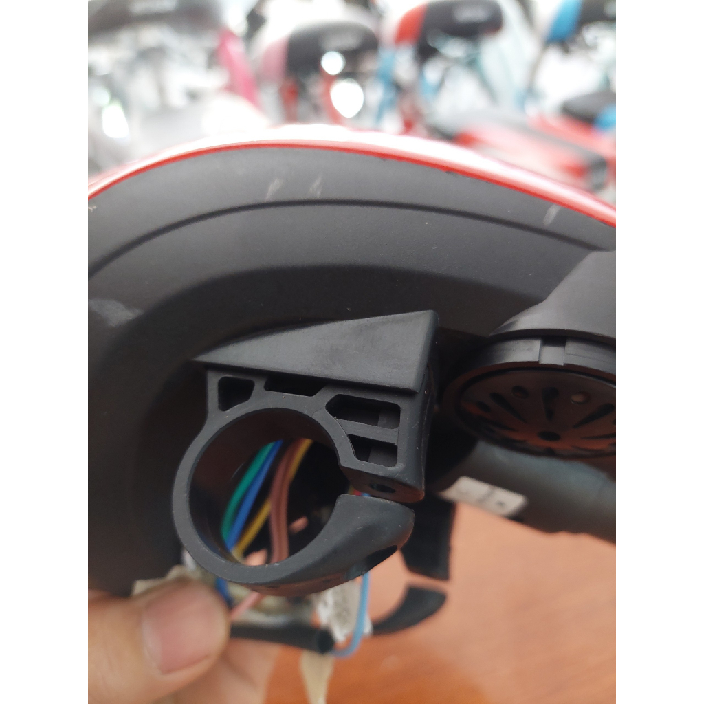 Chân gắn đầu đèn xe đạp điện