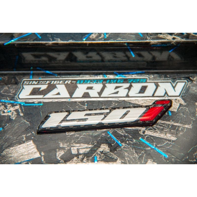 Logo 2 Màu Dán Cánh Bửng Xe Máy Đúc Sợi CarbonFiber Cao Cấp