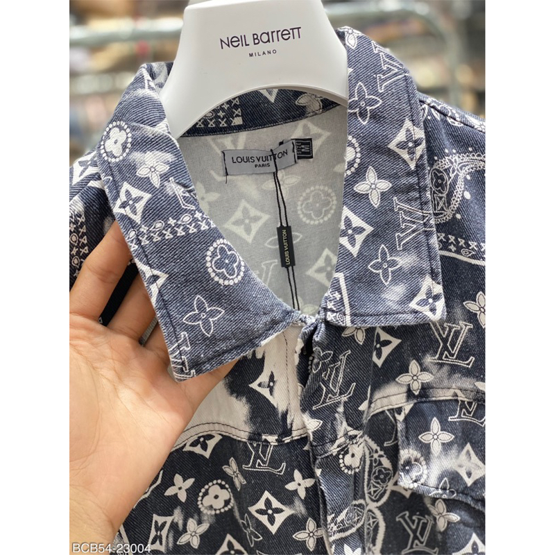 Bộ cộc cổ bẻ hoạ tiết logo nổi bật ,thich hợp cho đi chơi và du lịch