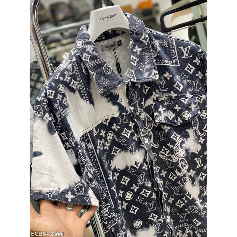 Bộ cộc cổ bẻ hoạ tiết logo nổi bật ,thich hợp cho đi chơi và du lịch