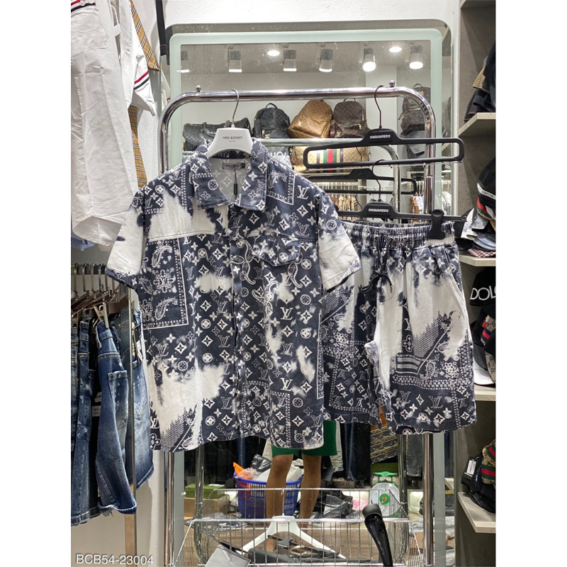 Bộ cộc cổ bẻ hoạ tiết logo nổi bật ,thich hợp cho đi chơi và du lịch