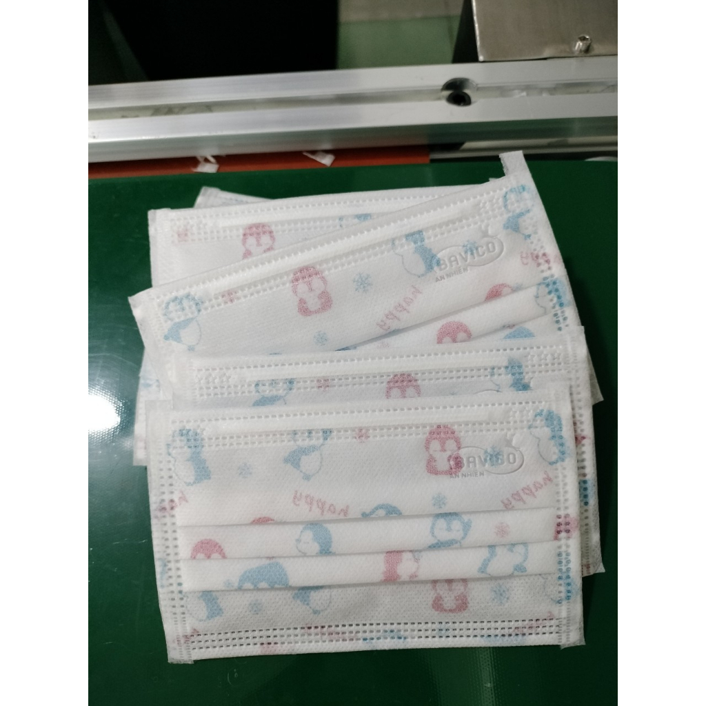 1 thùng (50 hộp) khẩu trang cao cấp trẻ em - 4lớp