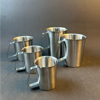 Ca inox 304 lab ha hoi chia vạch, tay cầm, có mỏ dùng cho phòng thí nghiệm 500ml, 700ml, 1000ml, 1500ml, 2000ml