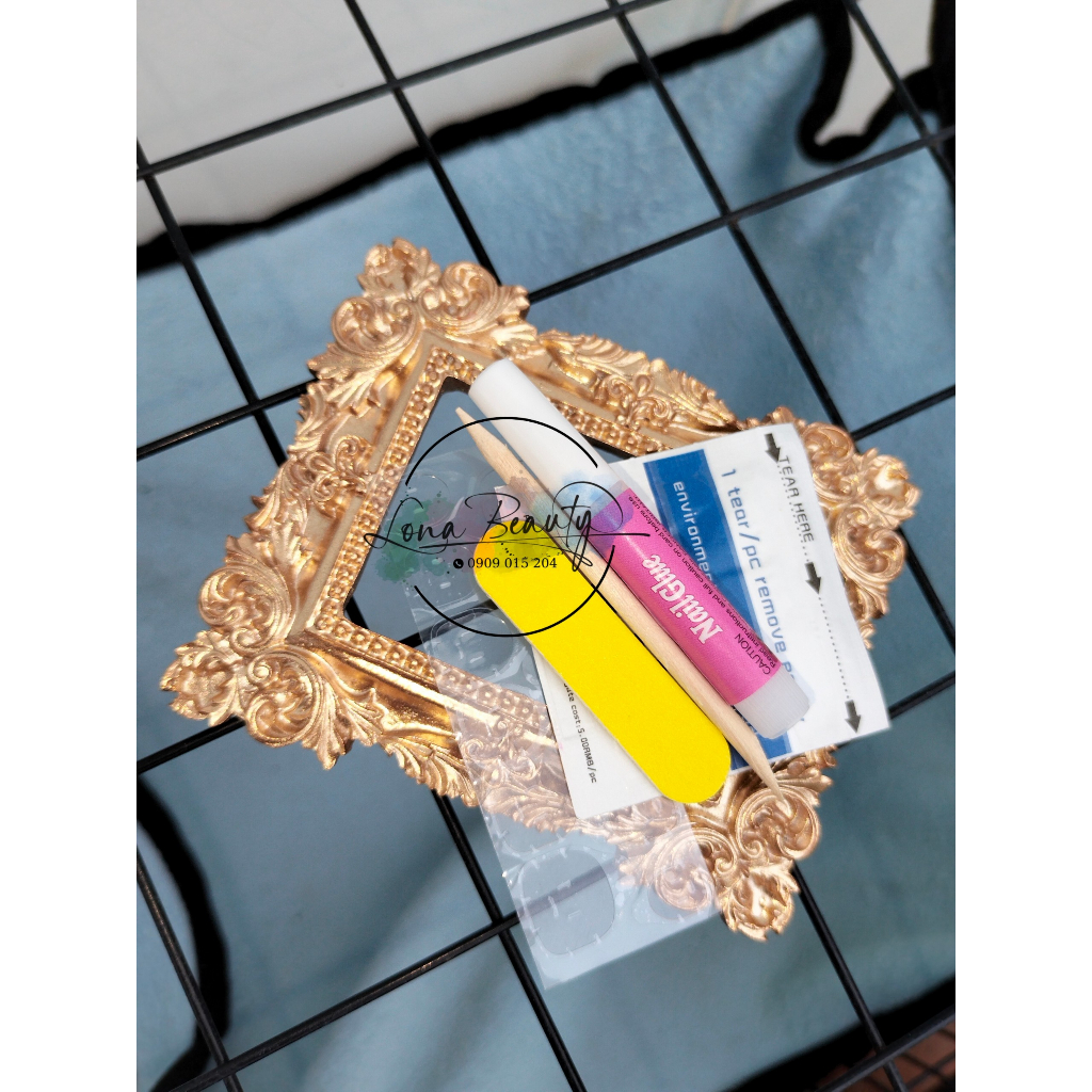 Nailbox móng úp form tròn ngắn vẽ hoa nổi thạch tiểu thư ẩn nhũ lấp lánh