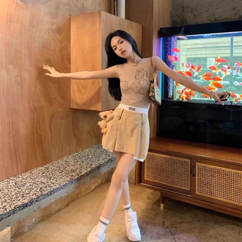 Chân váy 13de marzo nâu xếp ly phối trắng đính gấu bông