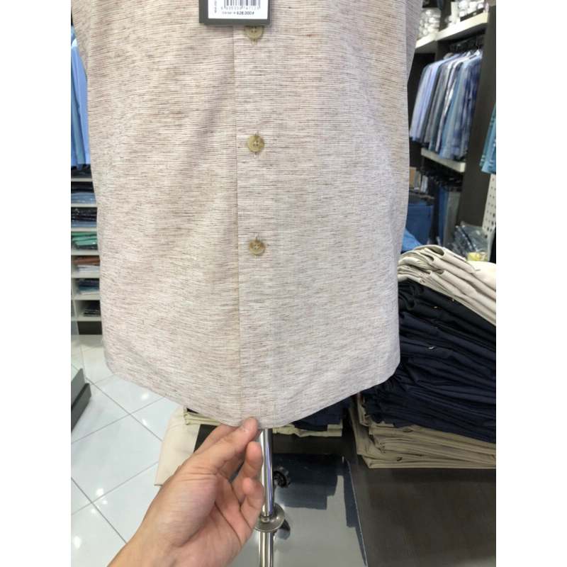 Áo sơ mi owen ngắn tay màu kẻ ngang nâu body fit vạt ngang vải bạc hà AB230076NT