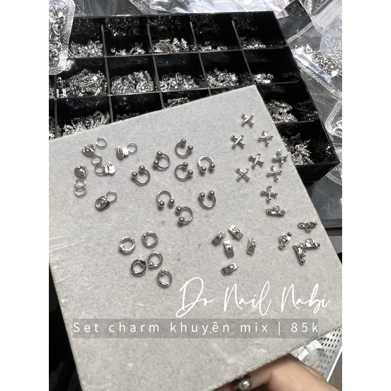 Charm khuyên loại đẹp design móng cực chất