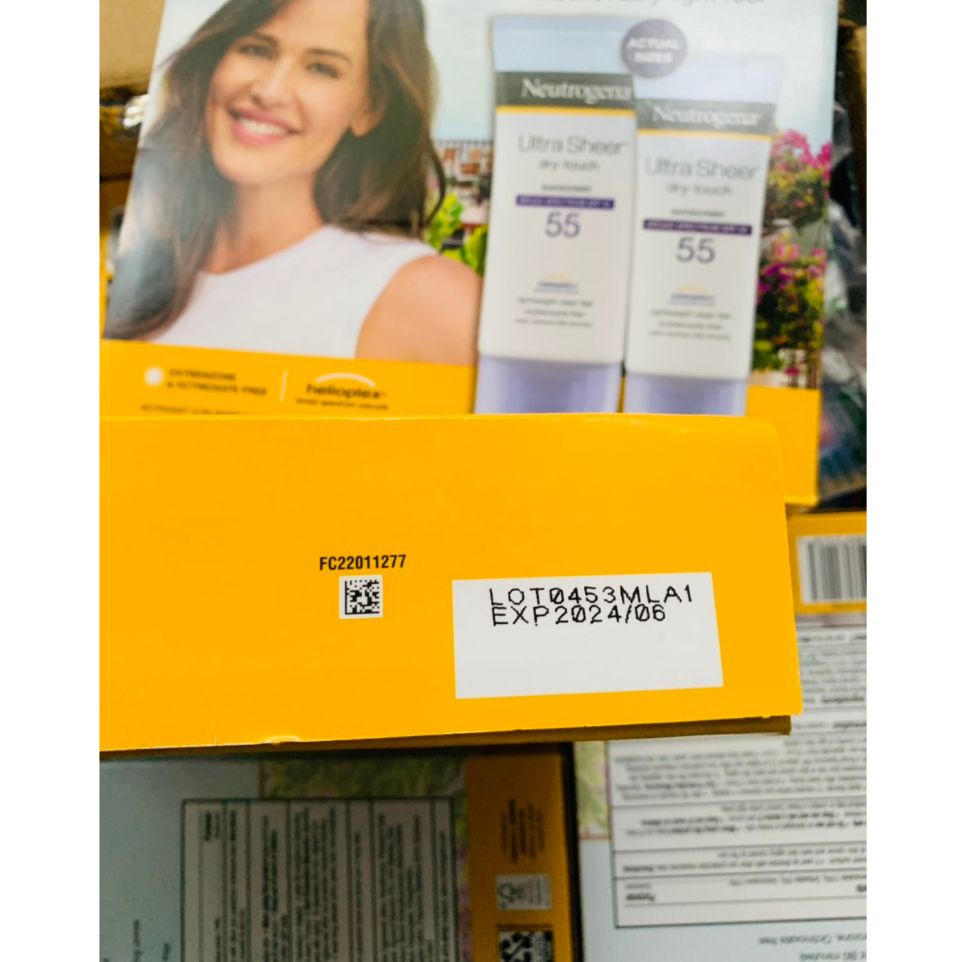 TÁCH SET KEM CHỐNG NẮNG NEUTROGENA ULTRA SHEER DRY-TOUCH SPF 55