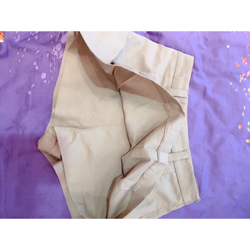 Quần giả váy Stradivarius tặng kèm dây nịt