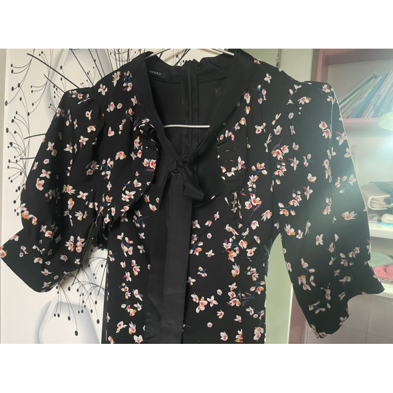 Váy hoa nhí đen sz S eo <67