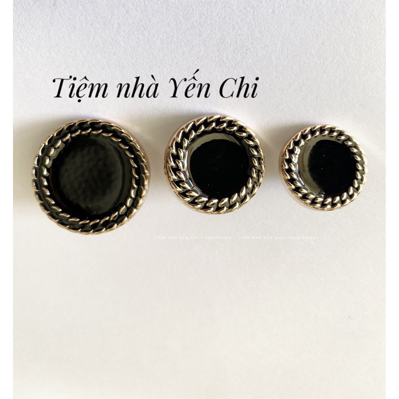 Cúc,khuy,nút nhựa ĐEN VIỀN VÀNG cỡ 1.8cm và 2.1cm HY00801