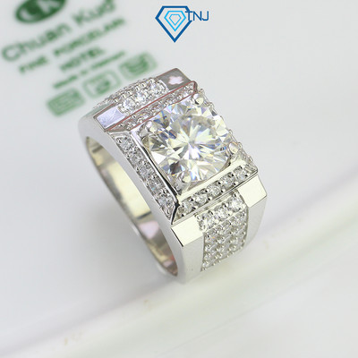 Nhẫn bạc nam Moissanite 10mm bản to xi bạch kim, kèm thẻ tra cứu đá 58 giác cắt cao cấp NNAM0017 - Trang Sức TNJ