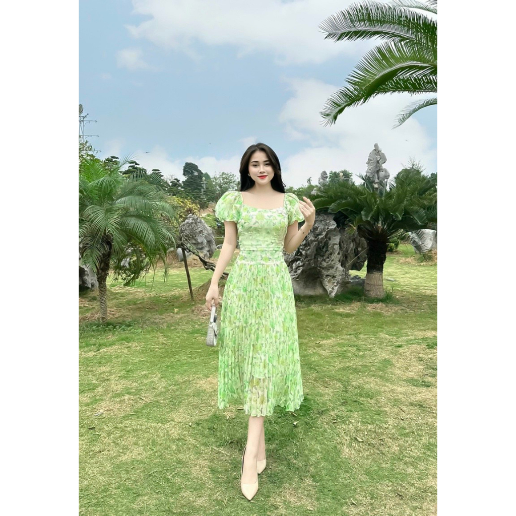 Set váy hoa dập ly cổ vuông
