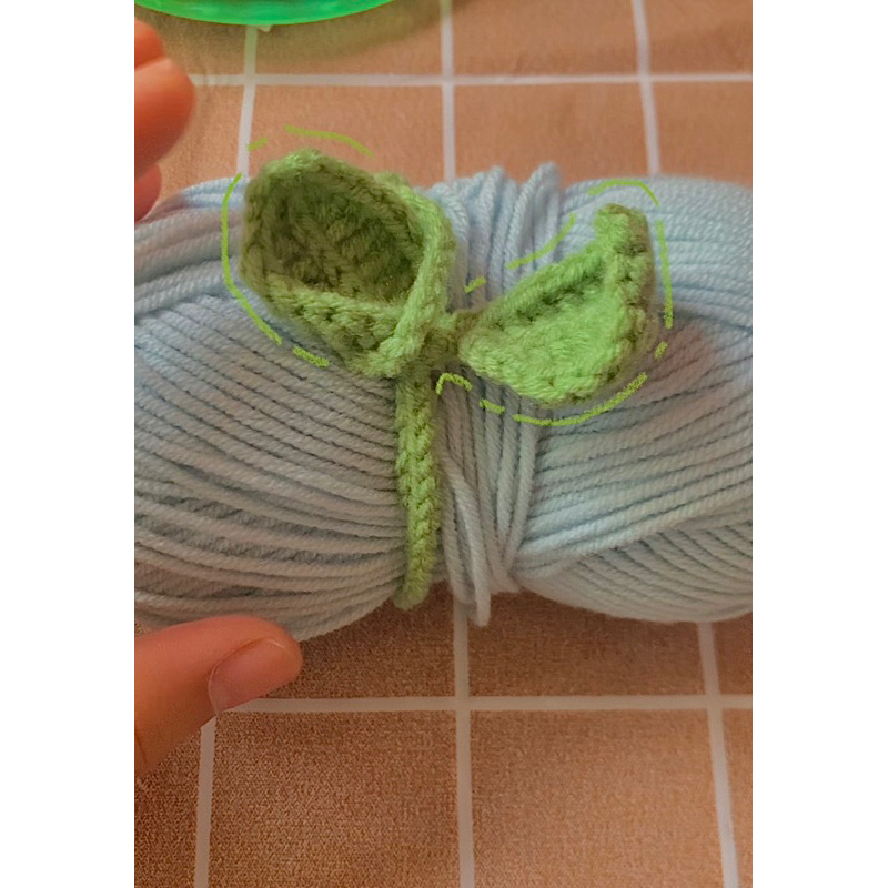 Mầm lá bằng len dùng để làm bookmark, trang trí