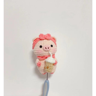 Móc khóa lợn uống trà sữa bằng len handmade