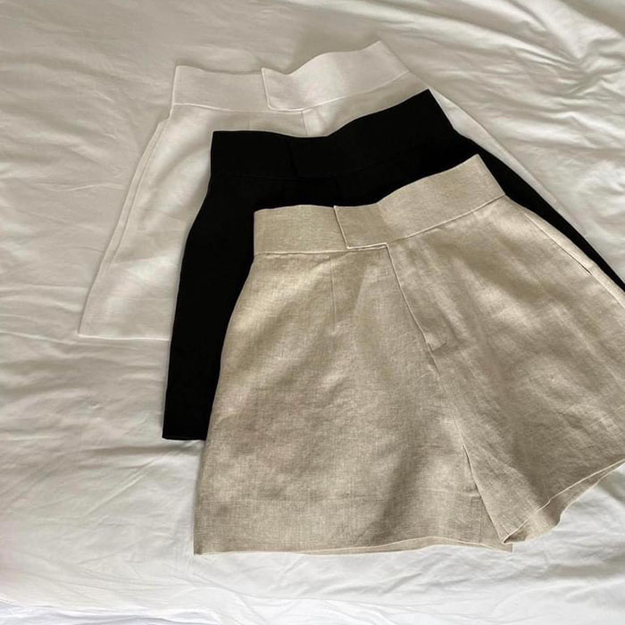 Quần sóc nữ Linen Premium cạp cao ống rộng dáng váy trẻ trung SLINEN-QS04 có 3 màu lựa chọn (Đen, trắng, muối tiêu)
