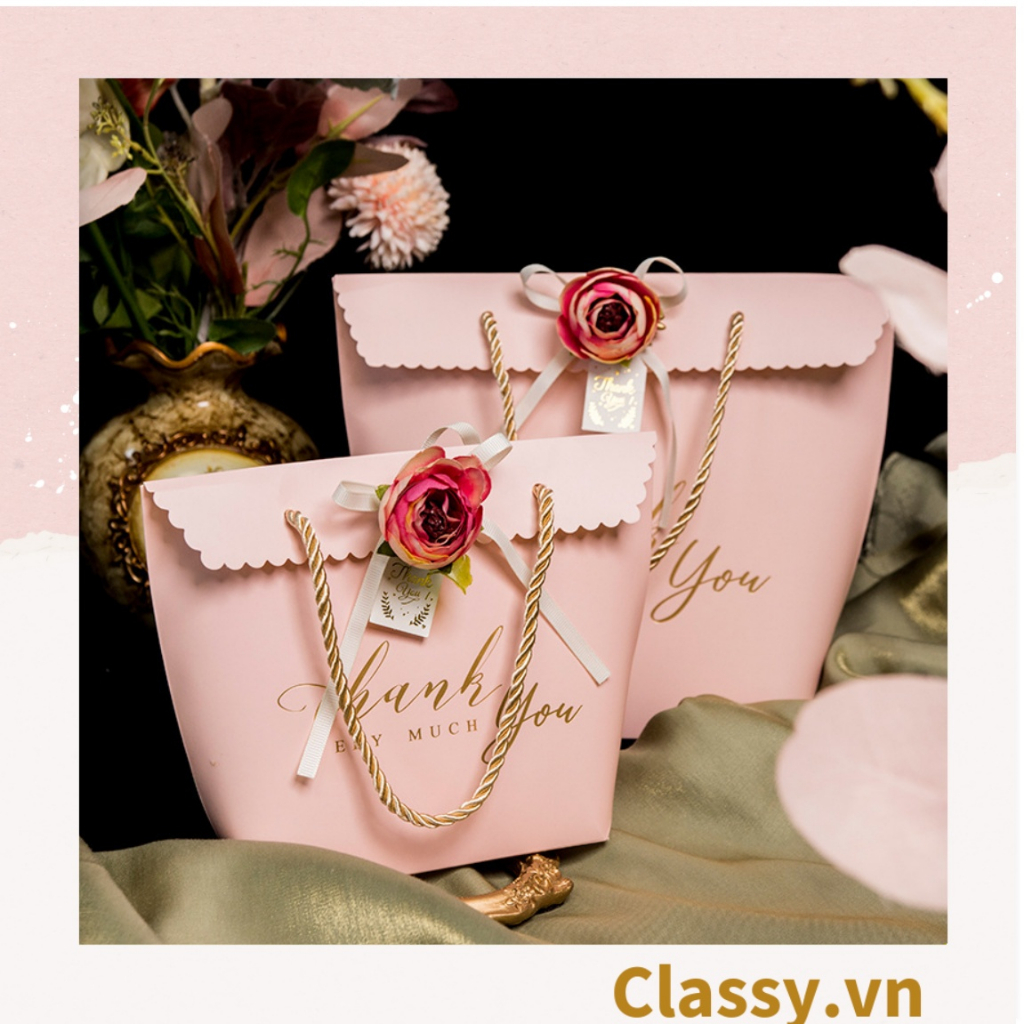 Túi quà tặng Classy, túi giấy quai xách đính hoa sang trọng Q1592
