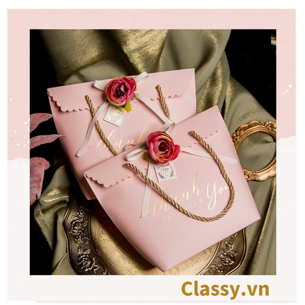 Túi quà tặng Classy, túi giấy quai xách đính hoa sang trọng Q1592