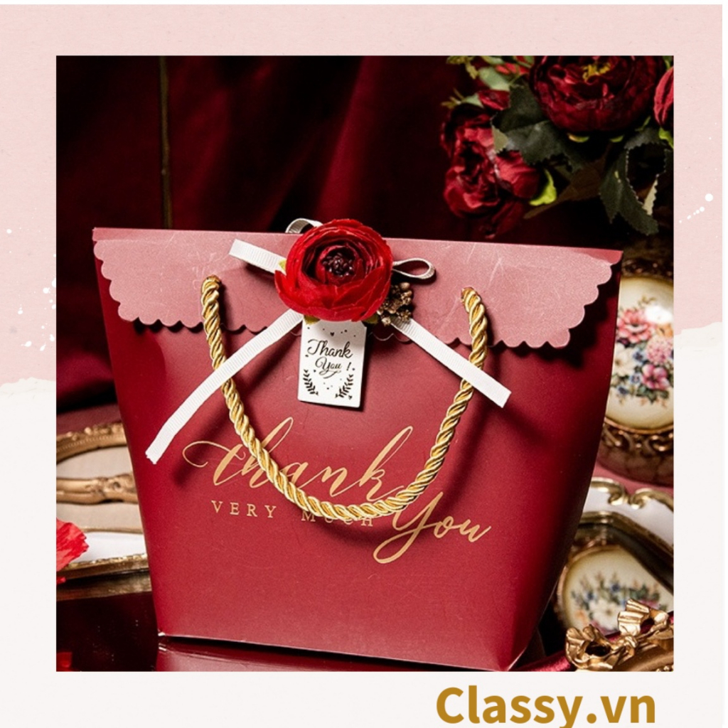 Túi quà tặng Classy, túi giấy quai xách đính hoa sang trọng Q1592