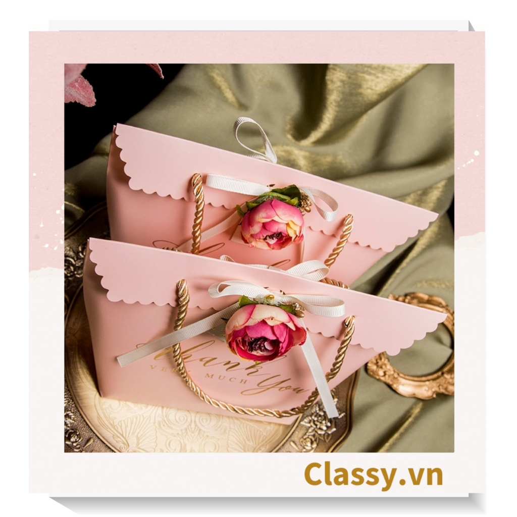 Túi quà tặng Classy, túi giấy quai xách đính hoa sang trọng Q1592