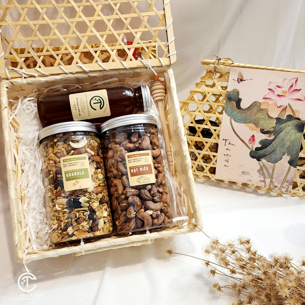 SET QUÀ TẶNG HẠT DINH DƯỠNG & MẬT ONG HOA RỪNG CTG342 [HỘP QUÀ MÂY TRE ĐAN]