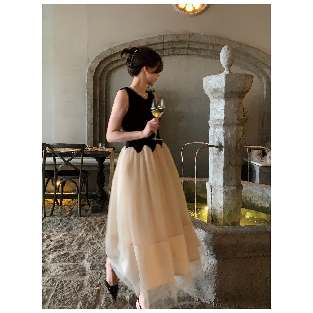 ĐẦM MIDI ĐEN SÁT NÁCH PHỐI VOAN TRẮNG (TH)