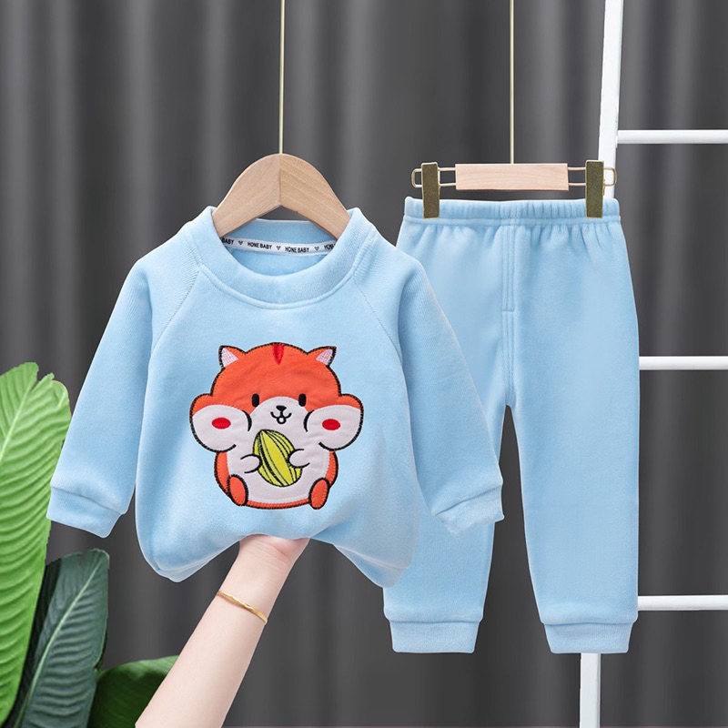 Bộ quần áo nhung hàng quảng châu, có túi thêu nổi hình CHUỘT mêm min ấm áp cho mẹ và bé từ 31-62kg