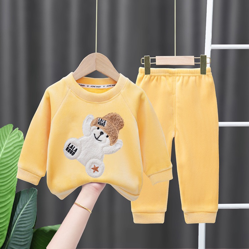 Bộ quần áo nhung hàng quảng châu, có túi thêu nổi hình gấu thỏ mêm min ấm áp cho mẹ và bé từ 31-60kg