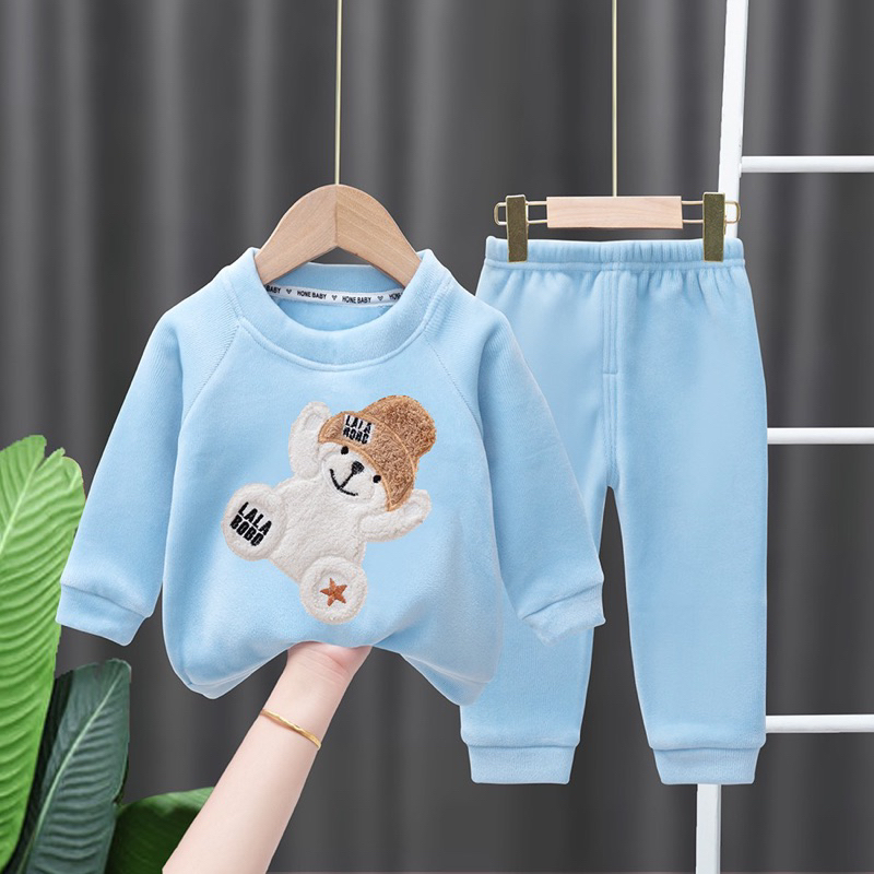 Bộ quần áo nhung hàng quảng châu, có túi thêu nổi hình gấu thỏ mêm min ấm áp cho mẹ và bé từ 31-60kg