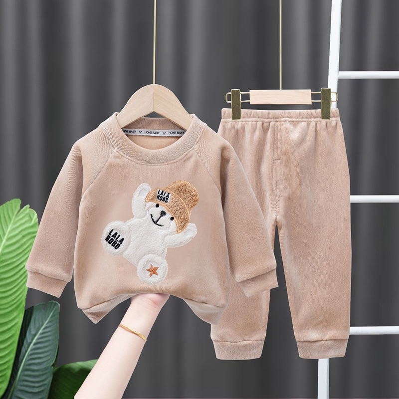 Bộ quần áo nhung hàng quảng châu, có túi thêu nổi hình gấu thỏ mêm min ấm áp cho mẹ và bé từ 31-60kg
