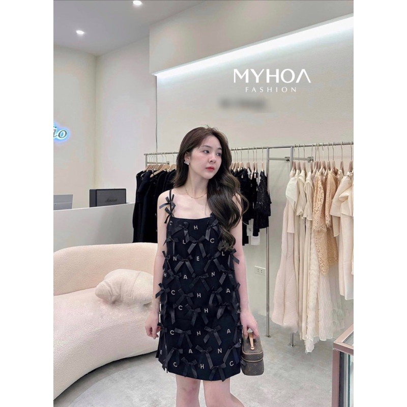 MYHOA| Váy Yếm Nữ Màu Đen Đính Nơ Chữ Cái Đá TKCC