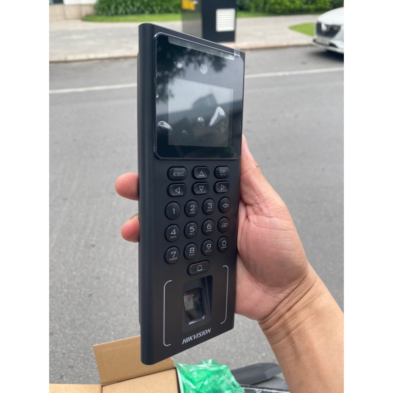 Máy chấm công khuôn mặt + vân tay Hikvision DS-K1T321MFWX, kết nối wifi