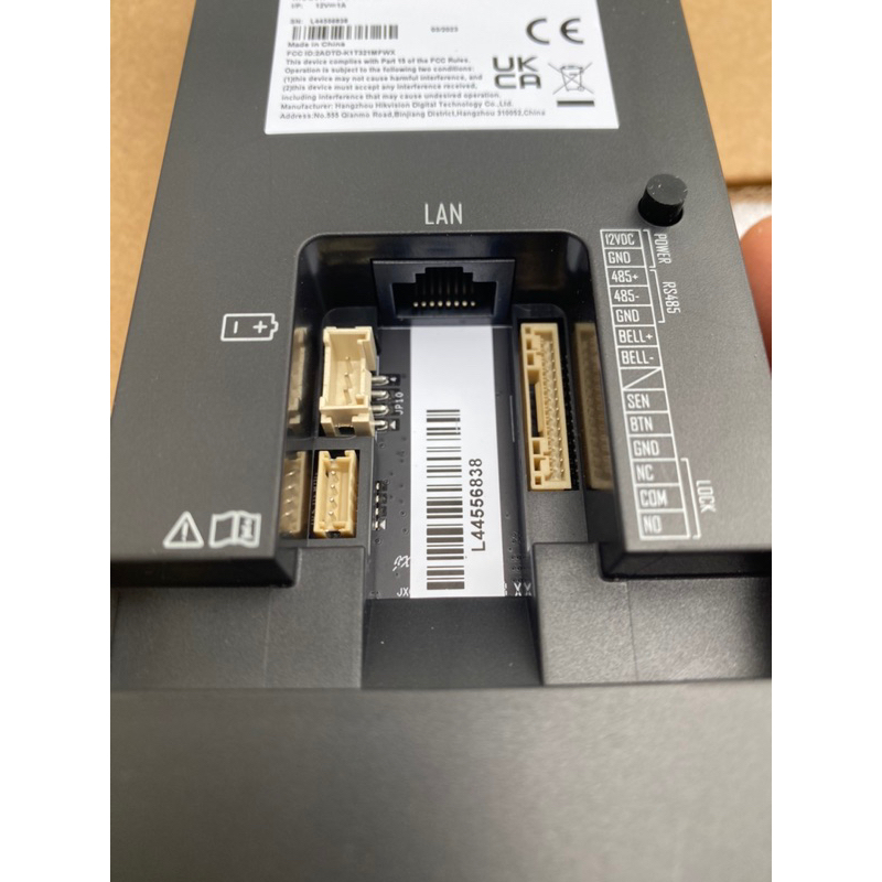 Máy chấm công khuôn mặt + vân tay Hikvision DS-K1T321MFWX, kết nối wifi